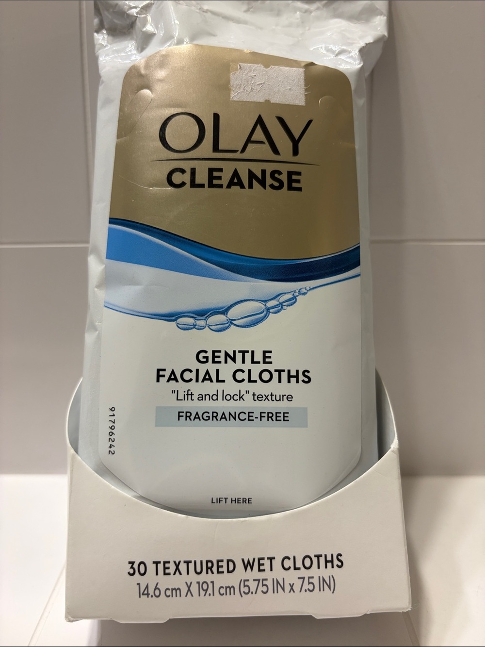 OLAY Cleanse Gentle Facial Cloths — White, Gold, Blue